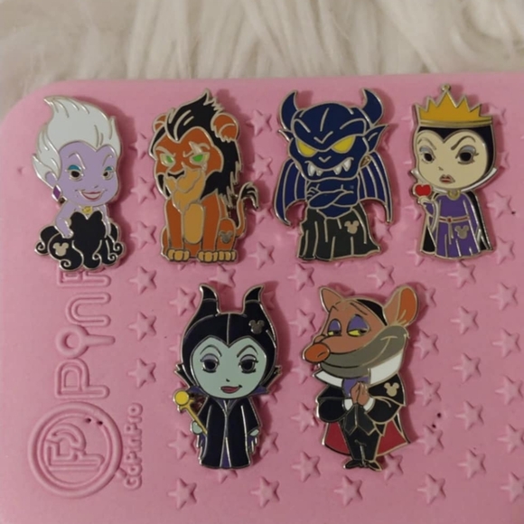 🖤FIRM! NWOT DISNEY PARKS 2024 DISNEY HIDDEN MICKEY VILLAINS MYSTERY PINS FULL S - Picture 6 of 11